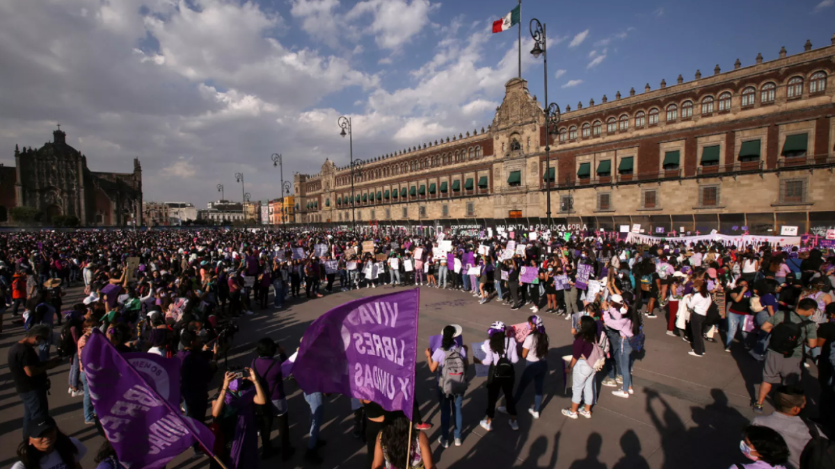 AMLO prevé “infiltrados” en marcha del 8M 2024